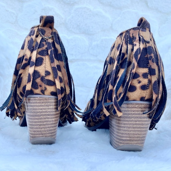 Beast Fashion Fringe V-Cut Booties, The Buckle, 6.5 - Picture 6 of 9